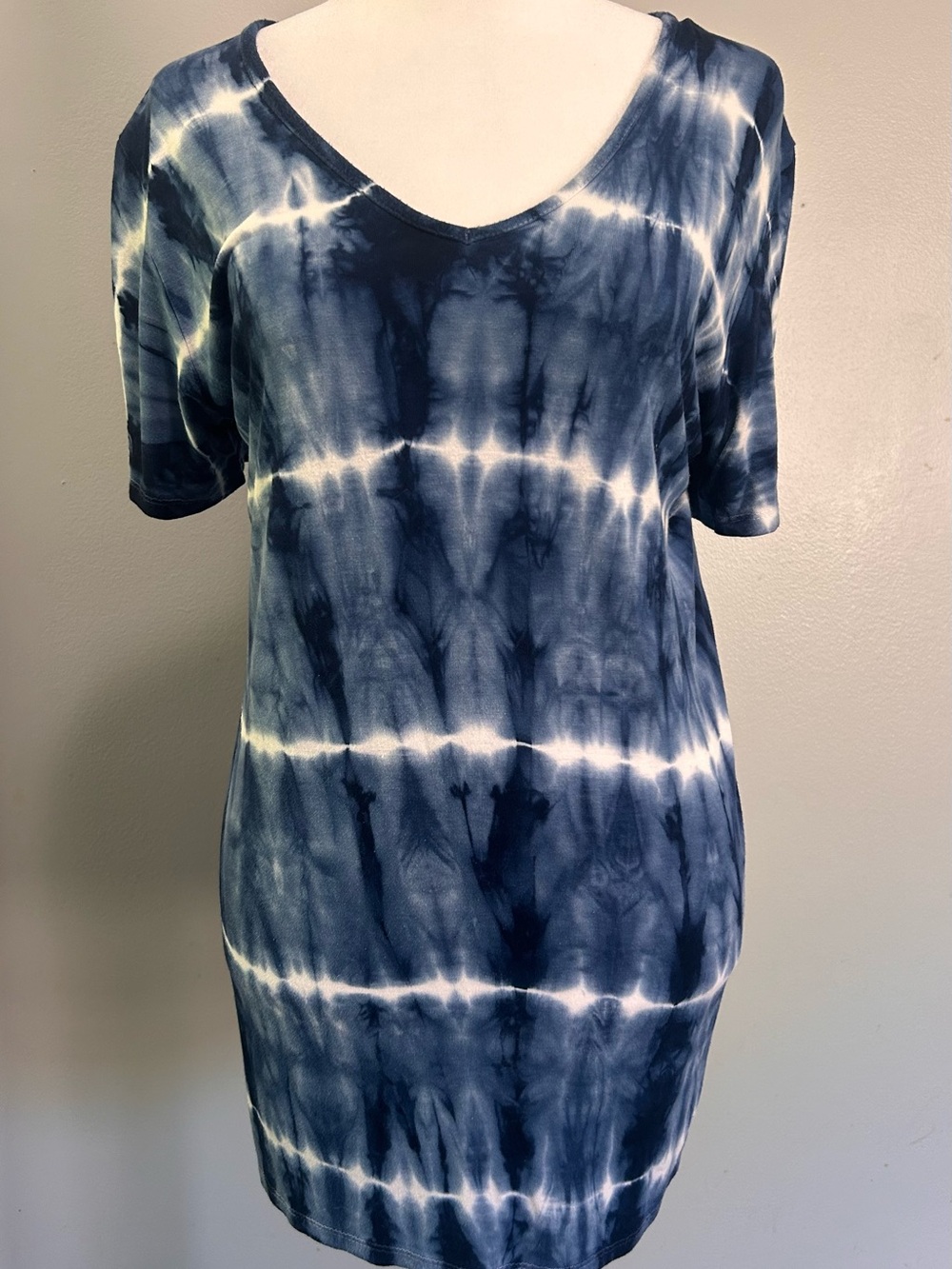 Tryst Navy Blue White Tie-Dye V-Neck Tee Tunic Top Soft Stretch L